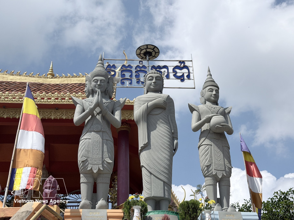 Buddha statues inside Ta Pa Pagoda (Photo: VNA)