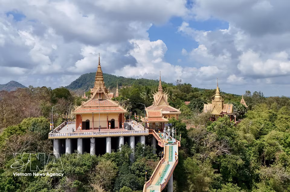 The architectural complex of Ta Pa Pagoda stands out amid the natural landscape of the Bay Nui (Seven Mountains) region in An Giang. (Photo: VNA)