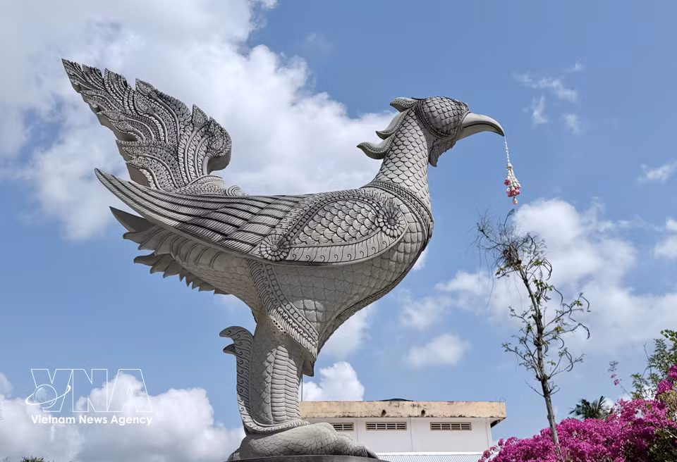 Decorative mythical statue in front of the main hall reflect the distinctive architectural style of Khmer pagodas in the region. (Photo: VNA)