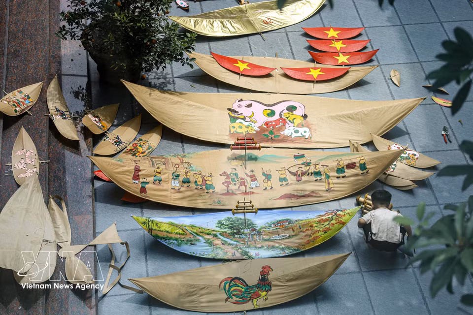 Ba Duong Noi is the only village in Vietnam with a kite association linked to a shrine dedicated to the Delta Guardian Deity. Revived in 1987 after being interrupted by war, the association has become a repository of cultural memories for generations of local residents. (Photo: VNA)