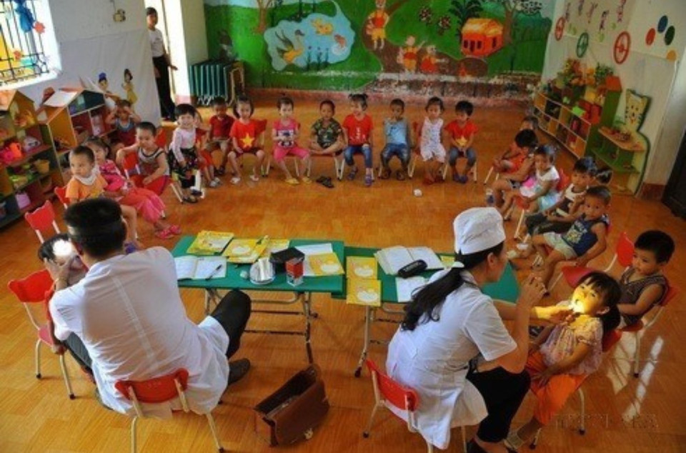 The health sector develops strongly and achieves many accomplishments throughout the years of Doi Moi (renewal), with particular emphasis on promoting access to healthcare services for ethnic minority people. (Photo: VNA)