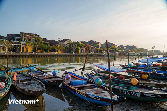The boat dock rests in calm, wooden boats nestled against one another, waiting for the first visitors of the day. (Photo: VNA)
