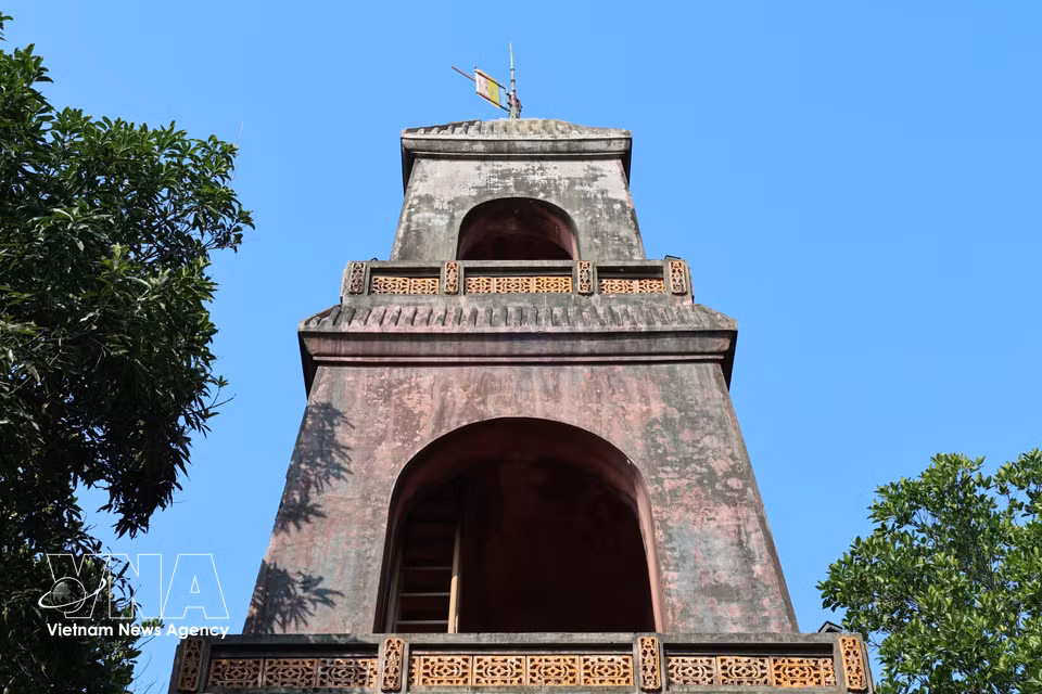 From Dieu Ngu Tower at Thanh Duyen Pagoda, visitors can enjoy sweeping views of the picturesque Tam Giang Lagoon - among Southeast Asia’s largest fresh water bodies. (Photo: VNA)