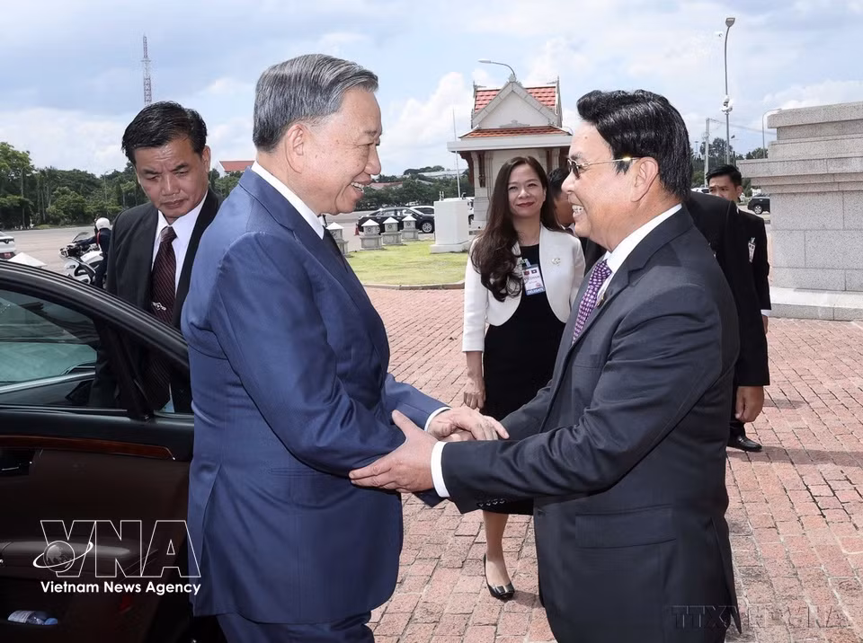 Vietnamese State President To Lam meets with Lao National Assembly President Xaysomphone Phomvihane in Vientiane (July 11, 2024). (Photo: VNA)