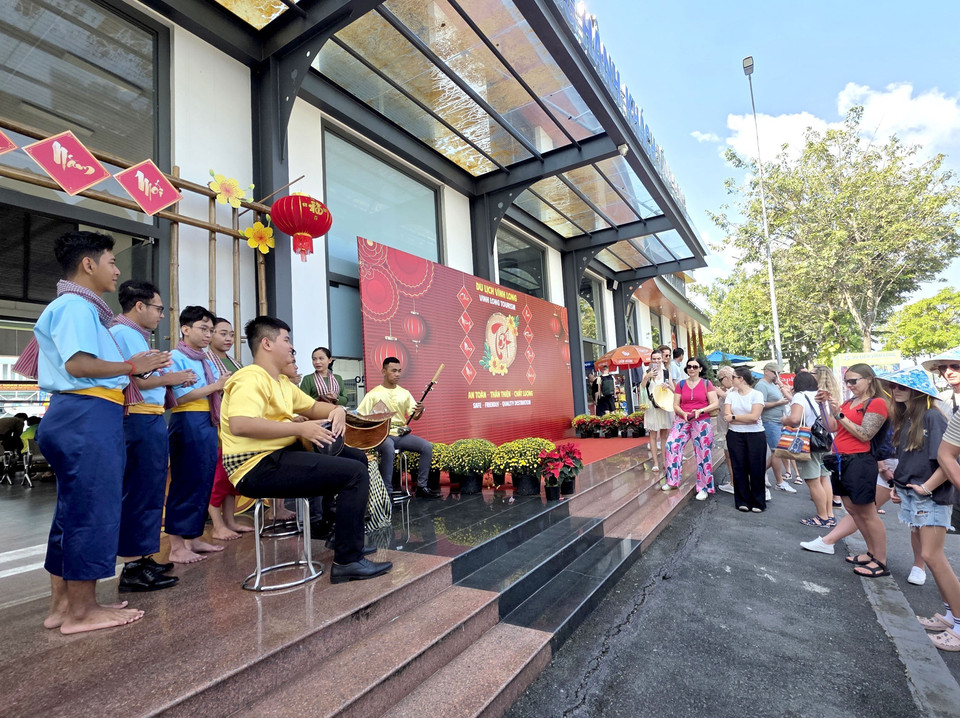 Cultural colours and distinctive flavours promise a hopeful new year for Vinh Long tourism. (Photo: VNA)