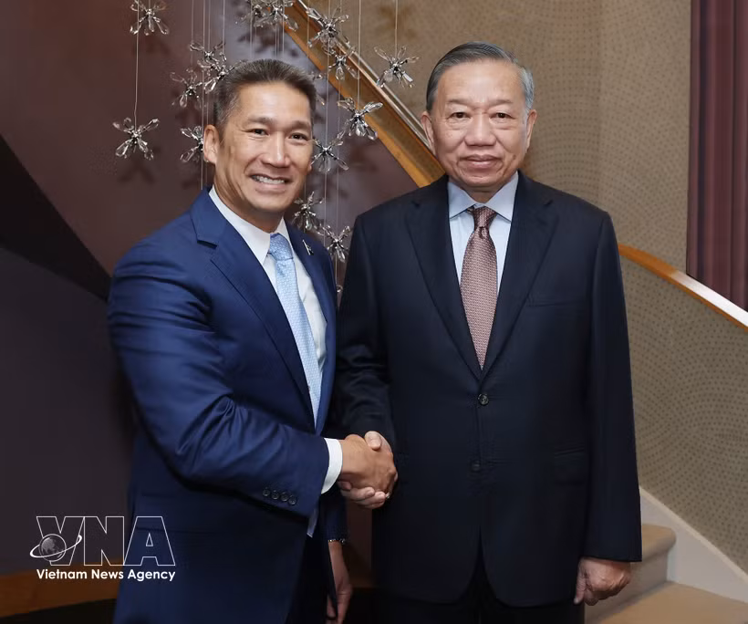 General Secretary of the Communist Party of Vietnam Central Committee and President To Lam received Acting US Secretary of the Navy Hung Cao in New York on September 22. Photo: VNA