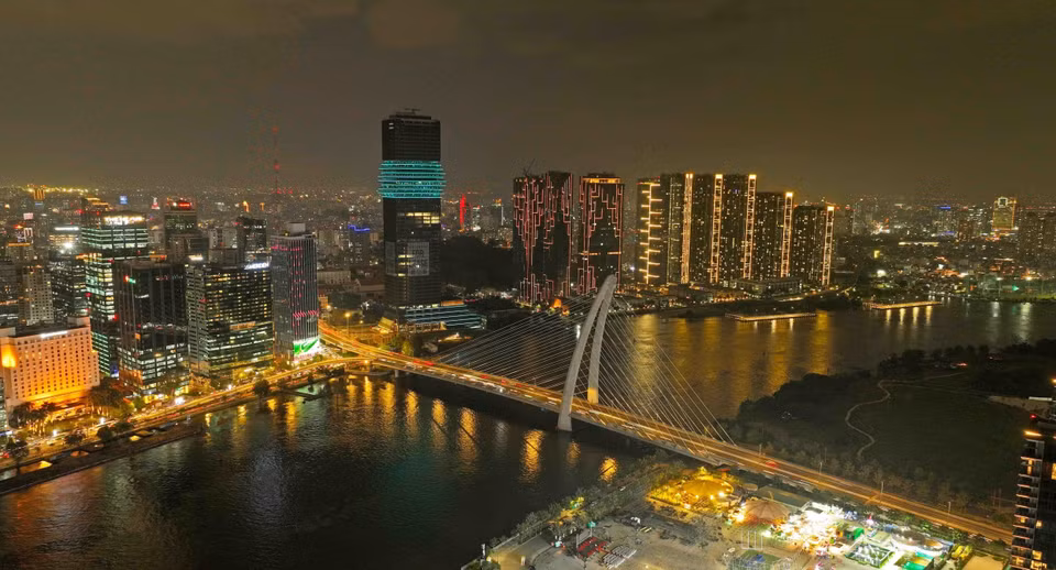 Ba Son Bridge spans the Saigon river, connecting District 1 and Thu Duc city. (Photo: VNA)