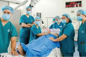 Vietnamese doctors perform successful in-utero intervention for Singaporean mother