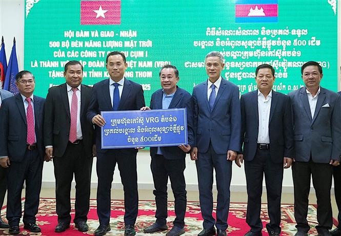 វៀតណាមផ្សារភ្ជាប់ការវិនិយោគកាន់តែស៊ីជម្រៅក្នុងខេត្តកំពង់ធំ