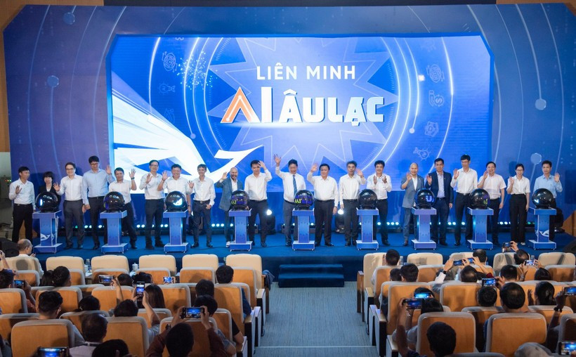 More than 20 government agencies, enterprises, and universities join hands to establish Vietnam’s first Artificial Intelligence Alliance. (Photo: VietnamPlus)