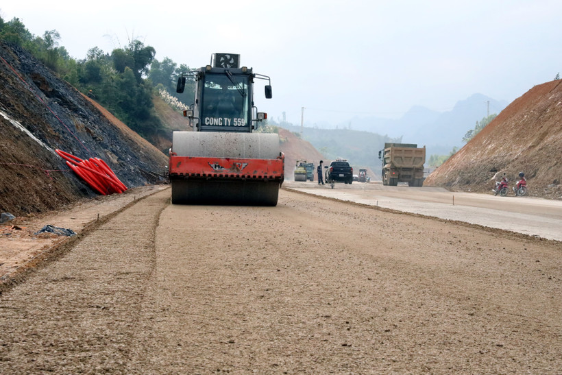 The Huu Nghi – Chi Lang Expressway has had 50km out of its nearly 60km total length opened to traffic. (Photo: VNA) 