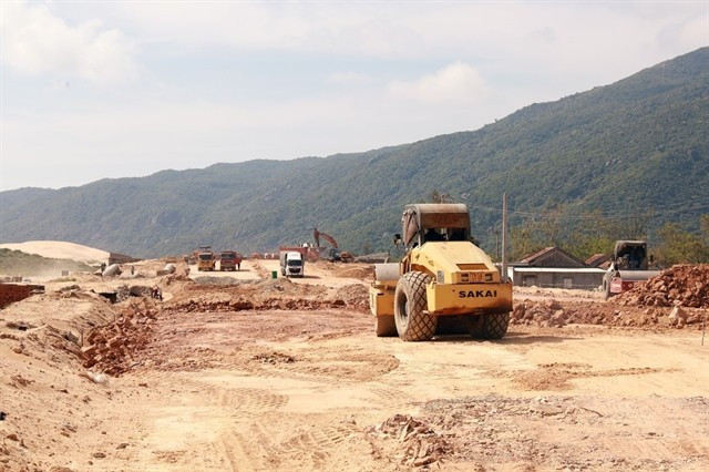 A road project under construction in Dak Lak province.(Photo: VNA)