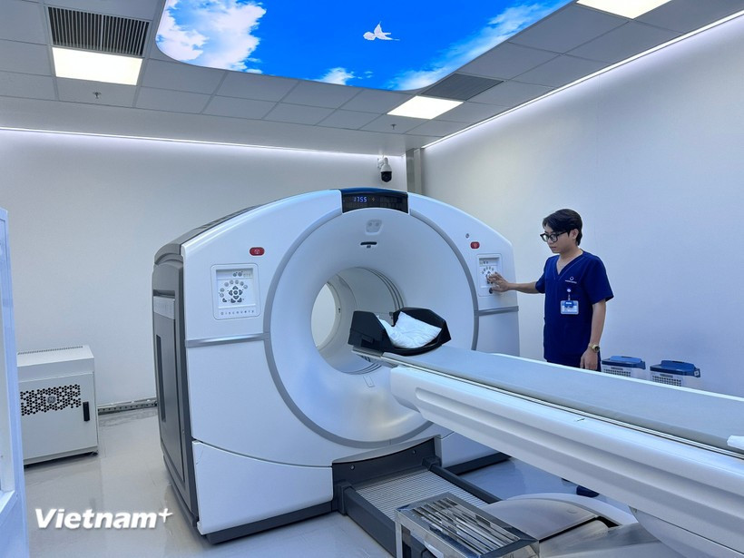 Many hospitals have invested in modern equipment systems to improve the quality of medical examination and treatment. (Photo: VietnamPlus)