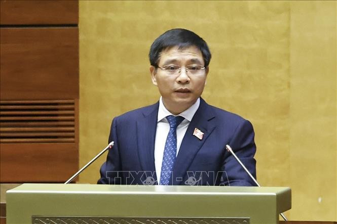 Minister of Finance Nguyen Van Thang speaks at the NA's 10th session (Photo: VNA)