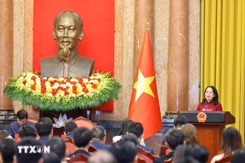 State Vice President Vo Thi Anh Xuan speaks at the meeting with delegates of the sixth Global Forum for Young Vietnamese Intellectuals. (Photo: VNA)