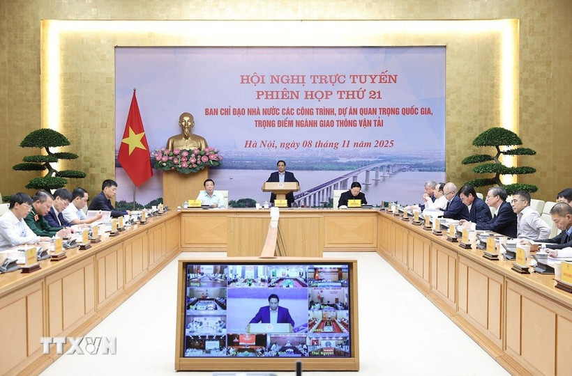 Prime Minister Pham Minh Chinh addresses the 21st meeting of the State steering committee for national key projects in the transport sector. (Photo: VNA)