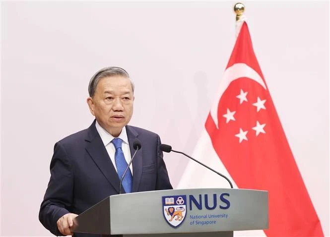 Party General Secretary To Lam delivers a policy speech at Lee Kuan Yew School of Public Policy. (Photo: VNA)