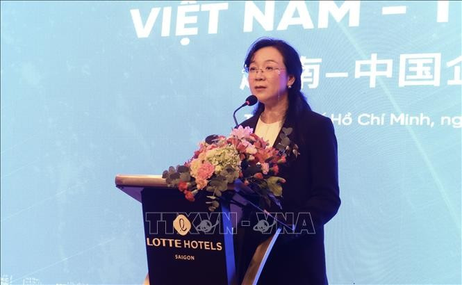 Yang Yanyan, Chairwoman of the Guangxi Council for the Promotion of International Trade, speaks at the Vietnam–China Business Seminar (Photo: VNA)