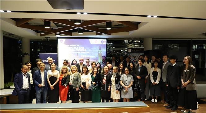 Participants in Financial Insights 2025 pose for a photo (Photo: VNA)