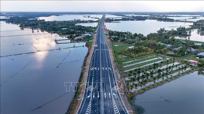 A section of Can Tho - Ca Mau Expressway (Photo: VNA)