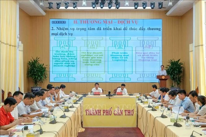 At a meeting of the Can Tho People's Committee to announce Aeon Mall project implementation plan (Photo: VNA)