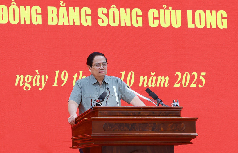Prime Minister Pham Minh Chinh speaks at the conference on the implementation of expressway projects in the Mekong Delta (Photo: VNA)