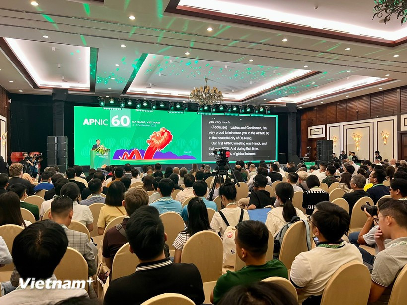 An overview of the 60th meeting of the Asia Pacific Network Information Centre (Photo: VietnamPlus)
