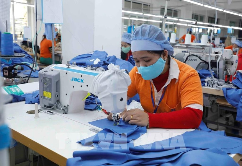 Garment production for export at Hung Viet Garment Company, Hung Yen province. (Photo: VNA)