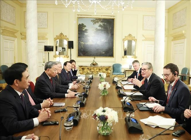 At the talks between UK Prime Minister Keir Starmer and General Secretary of the Communist Party of Vietnam Central Committee To Lam (Photo: VNA)