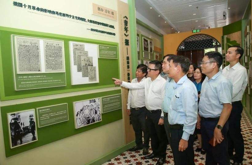 Vietnam Journalists’ Association members visit Vietnam Revolutionary Youth League's Headquarters in Guangzhou (Photo: VNA)