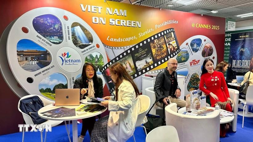 Partners talk with Vietnamese film producers. (Photo: VNA)