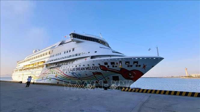Blue Dream Melody arrives at Ha Long International Cruise Port on November 14. (Photo: VNA)