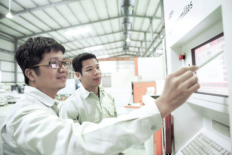 Vietnam aims to bring at least 100 leading Vietnamese experts back to the homeland to work by this August. (Photo: baodautu.vn)