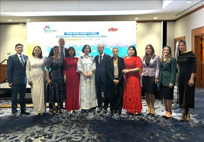 Delegates attend the Vietnam Tourism Roadshow in Washington D.C. (Photo: VNA)