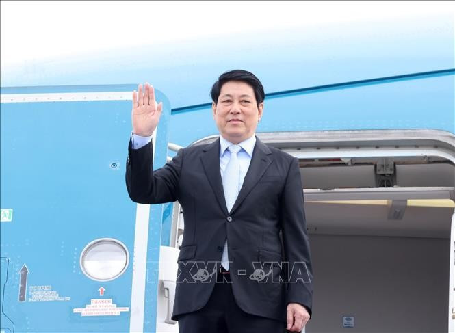 State President Luong Cuong leaves Hanoi for APEC Economic Leaders’ Week in the RoK on October 29 morning. (Photo: VNA)