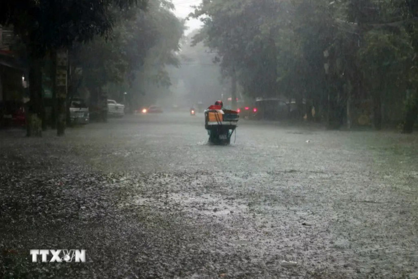 Heavy rain causes severe flooding on many roads across Nghe An province on November 3. (Photo: VNA) 