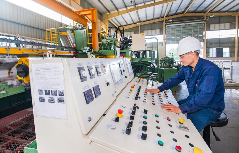 The Government sets a target to allocate 3% of the total budget expenditure to science and technology in 2025. (Photo: VNA)