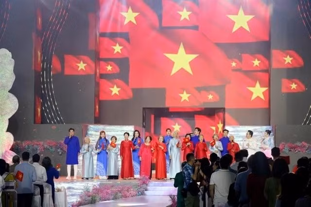 The 11th HCM City Ao Dai Festival, themed “Vietnamese Ao Dai - Rising Vietnam”, opens on March 7 (Photo: VNA)