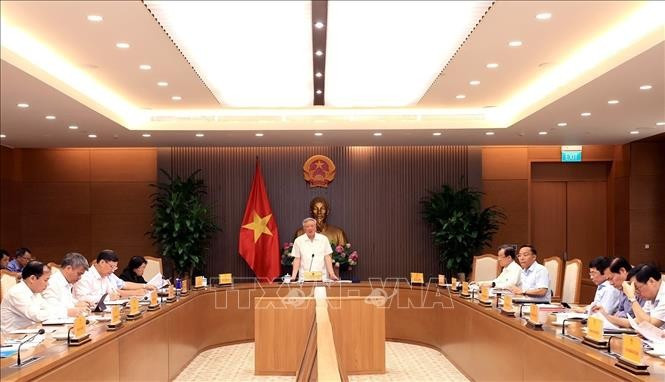 Permanent Deputy Prime Minister Nguyen Hoa Binh speaks at the meeting with leaders of several ministries and sectors on the building of several decrees guiding the National Assembly’s Resolution No. 222/2025/QH15 on the international financial centre in Vietnam (Photo: VNA)