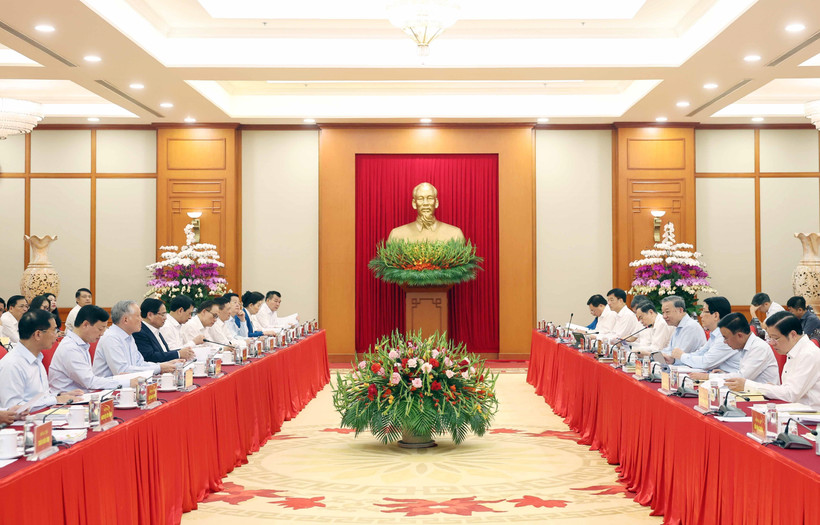 The meeting between the Politburo and the Standing Board of the Government’s Party Committee on September 10 (Photo: VNA)