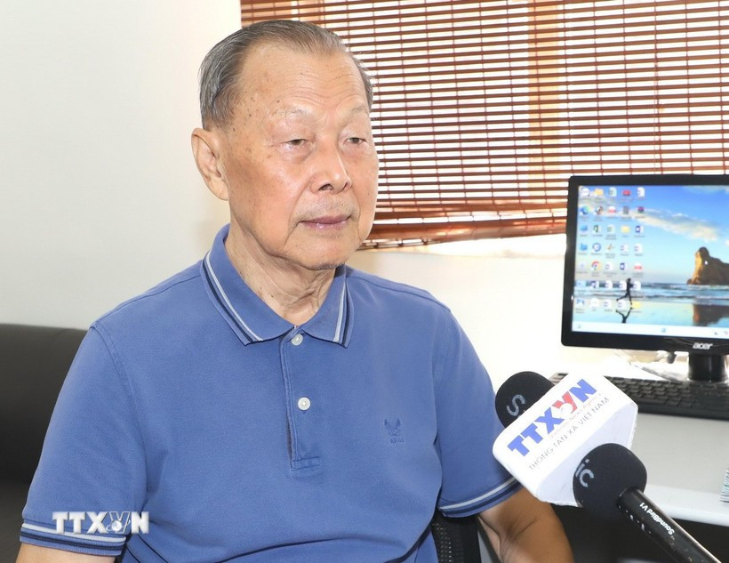 Li Minghan, a scholar who has devoted more than half of his life to studying the revolutionary life and career of President Ho Chi Minh and the country and people of Vietnam, talks to the Vietnam News Agency (Photo: VNA)