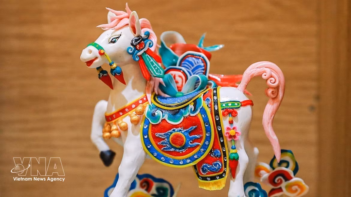 Artisan breathes new life into Vietnam’s traditional toy figurine shaping art