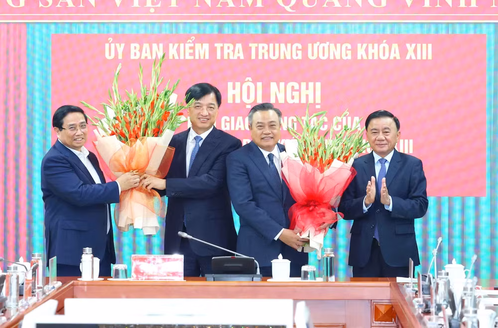 chairmanship-of-inspection-commission-handed-over-2.jpg