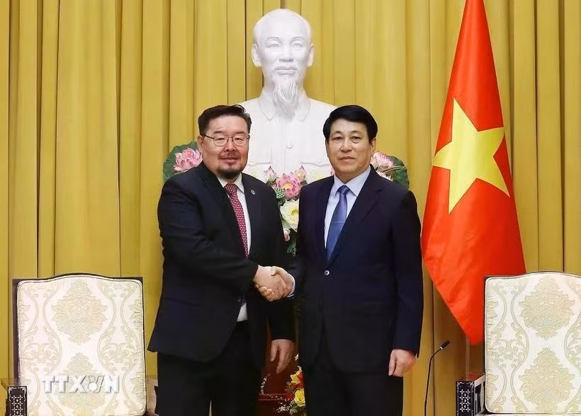vietnamese-party-state-treasure-ties-with-mongolia.jpg