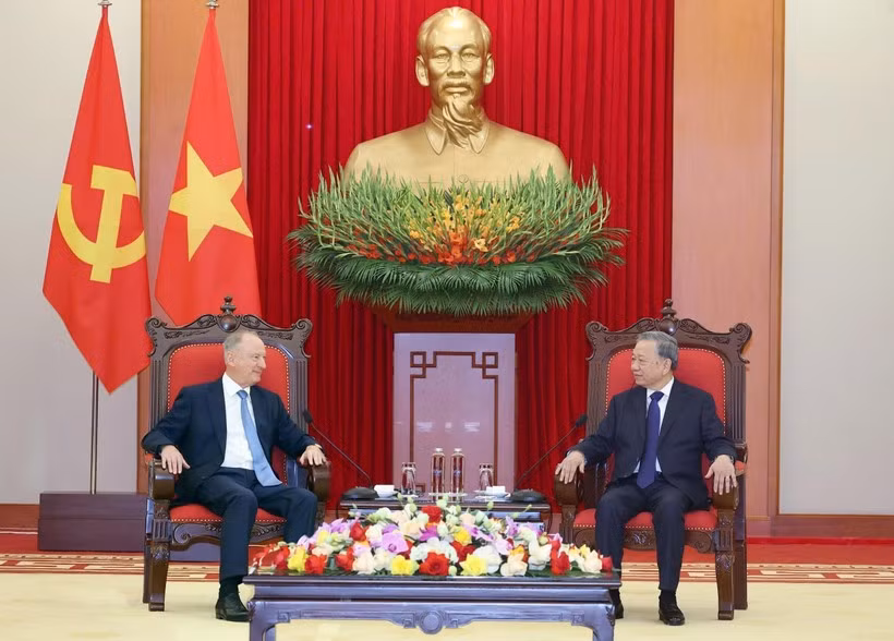 party-chief-receives-aide-to-russian-president.jpg
