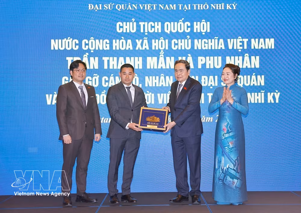 vnanet-na-chairman-meets-vietnamese-community-in-turkiye-2.jpg