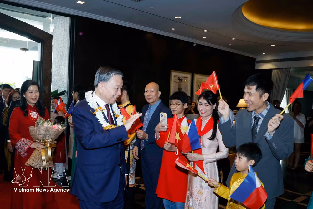 vnanet-top-leader-arrives-in-manila-for-state-visit-to-philippines-2.jpg