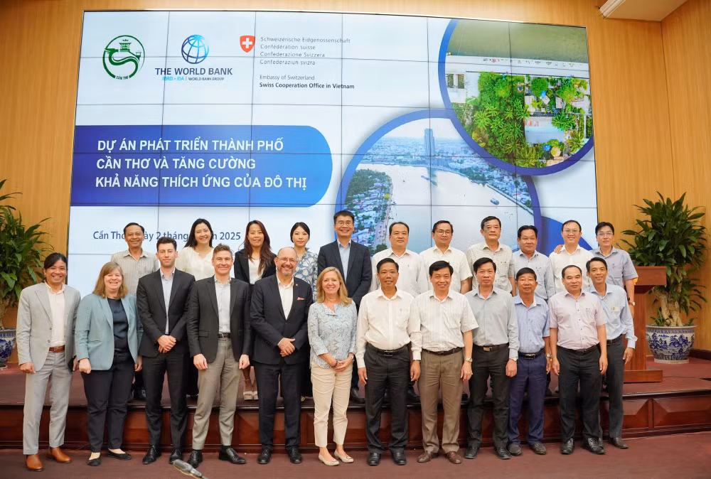 wb-delegation-in-vietnam.jpg