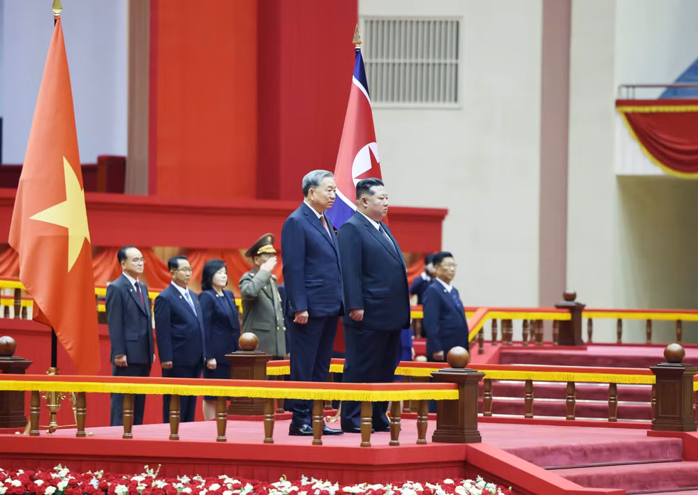 vna-potal-le-don-tong-bi-thu-to-lam-tham-cap-nha-nuoc-toi-chdcnd-trieu-tien-8327290.jpg