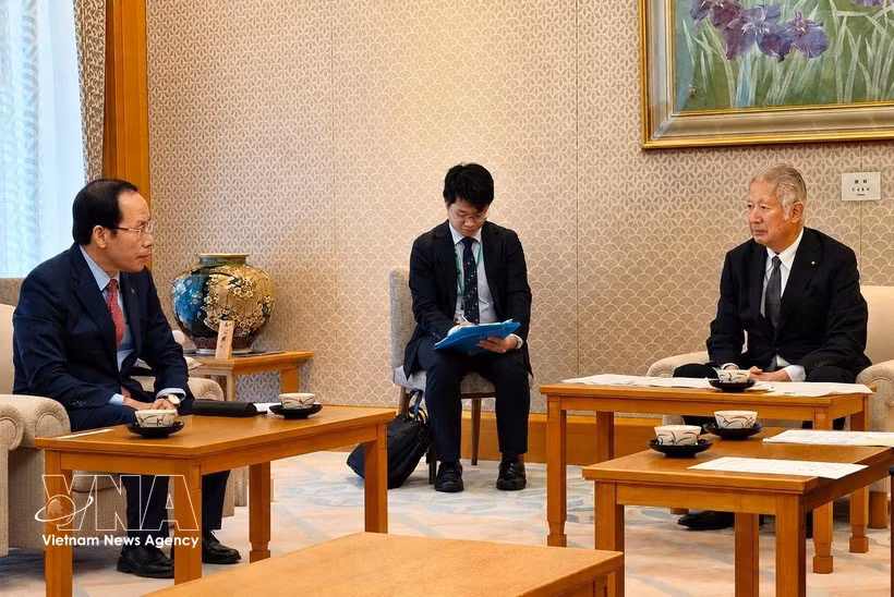 potal-deputy-pm-le-tien-chau-japanese-lower-house-speaker.jpg